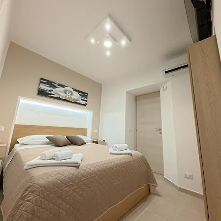A Little Modern House-2